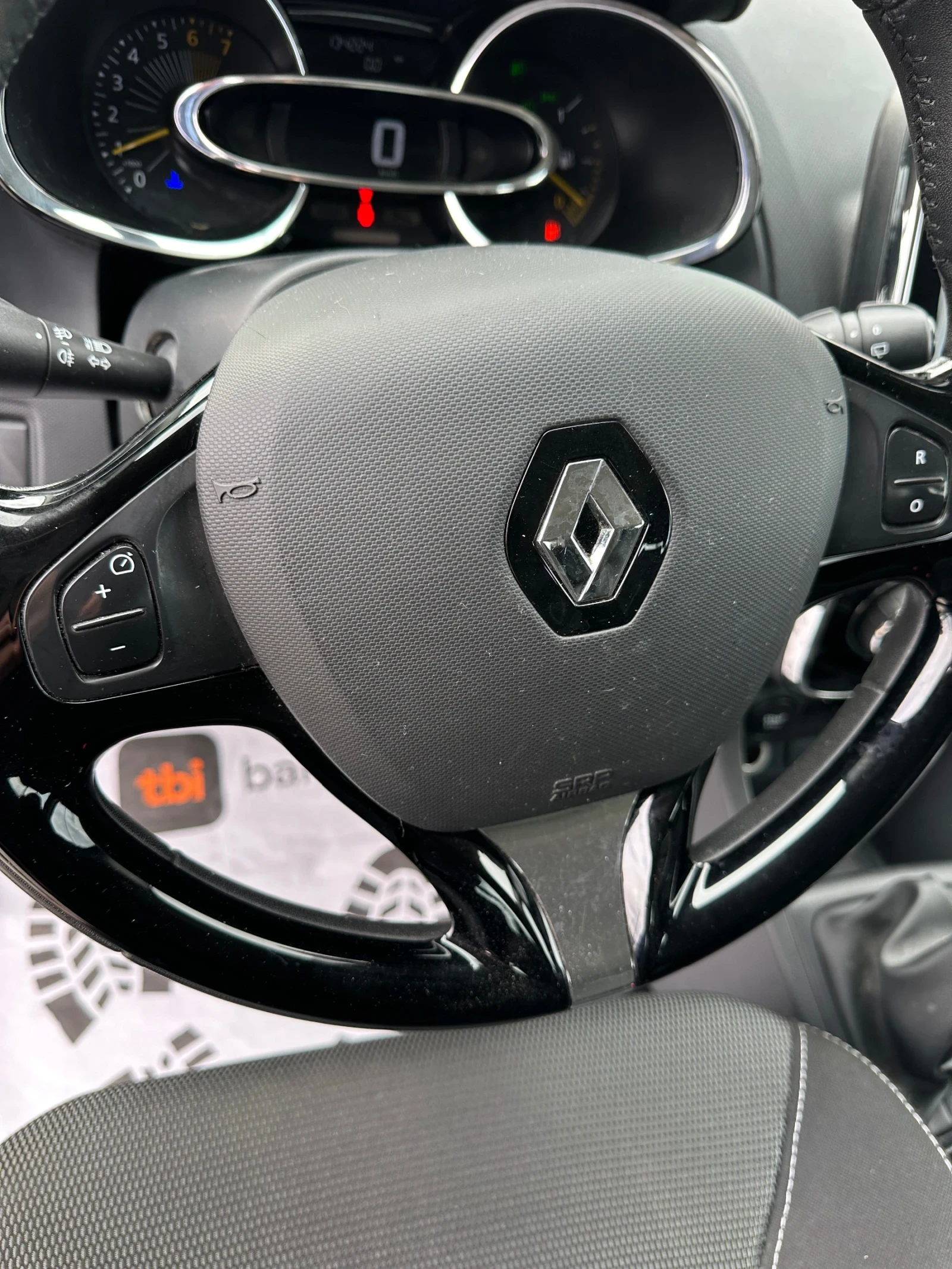 Renault Clio 1.2 i, снимка 10 - Автомобили и джипове - 54043803