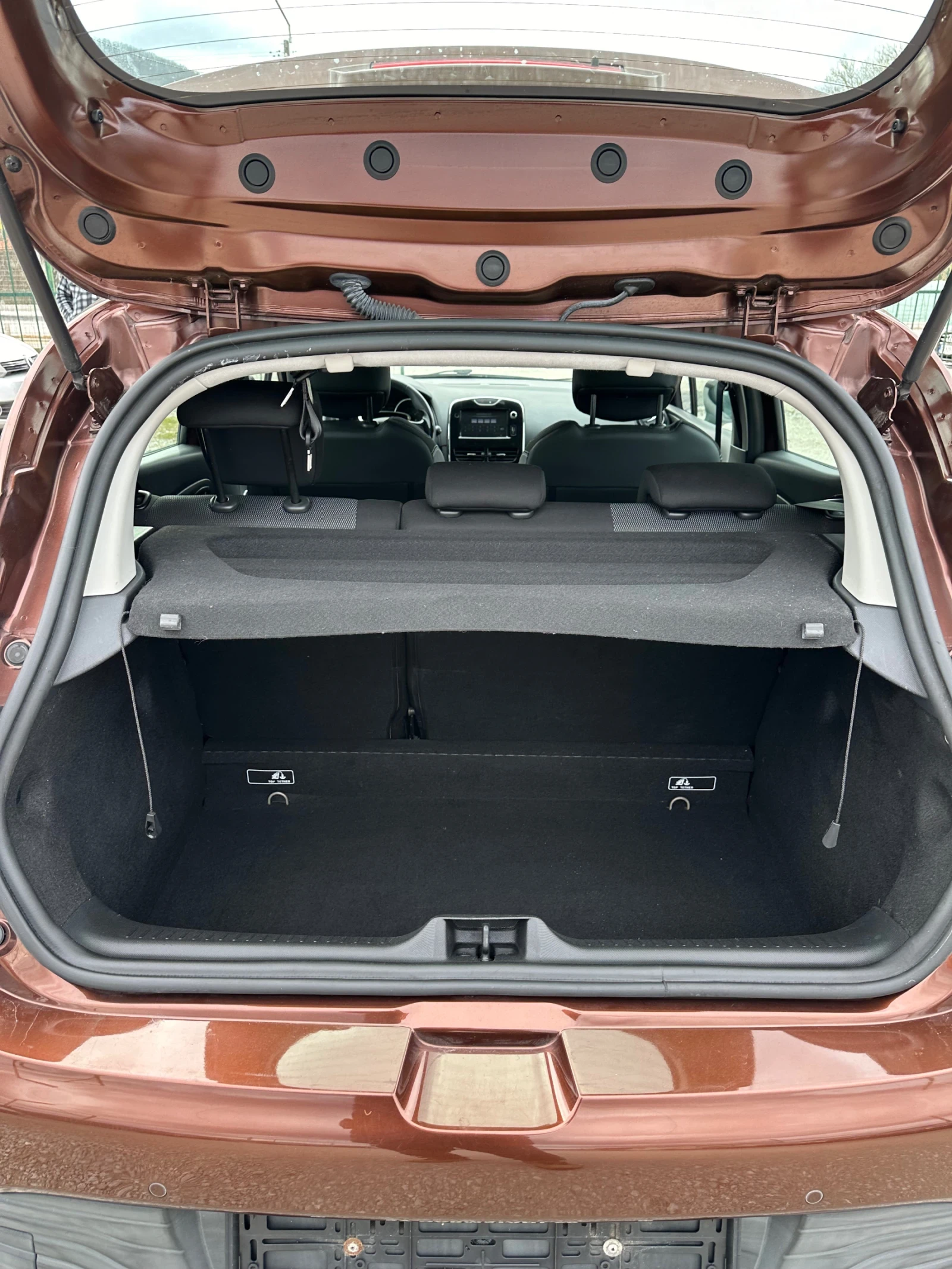 Renault Clio 1.2 i, снимка 12 - Автомобили и джипове - 54043803