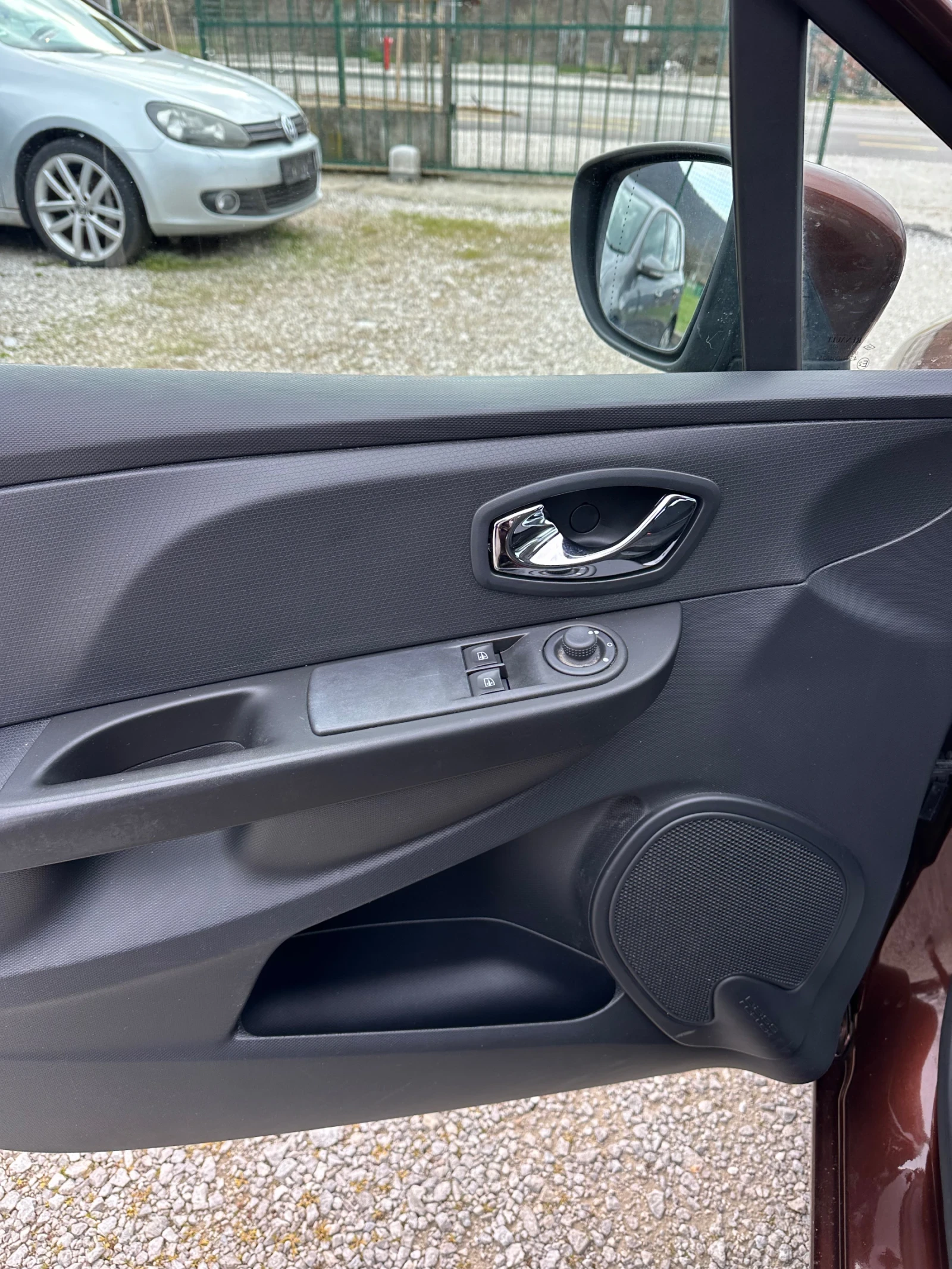 Renault Clio 1.2 i, снимка 7 - Автомобили и джипове - 54043803