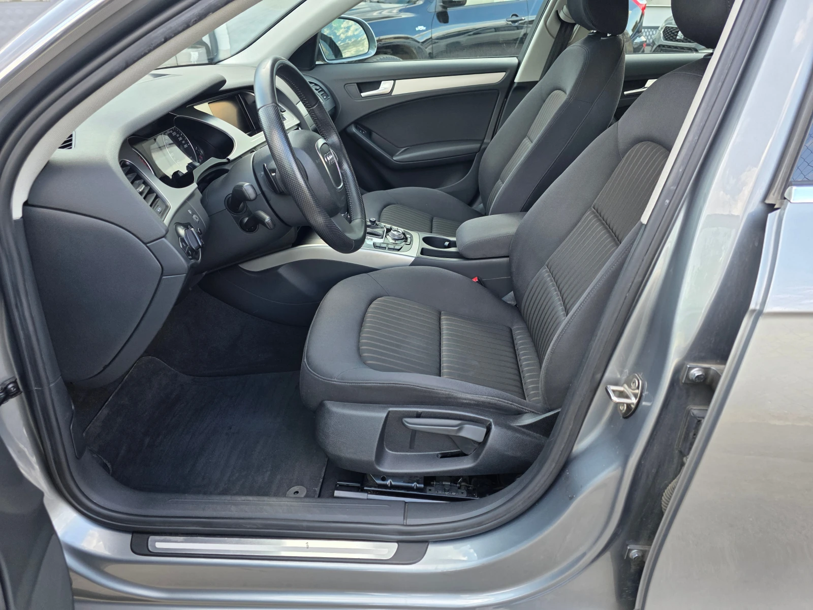 Audi A4 2.0TDI , снимка 12 - Автомобили и джипове - 54304671