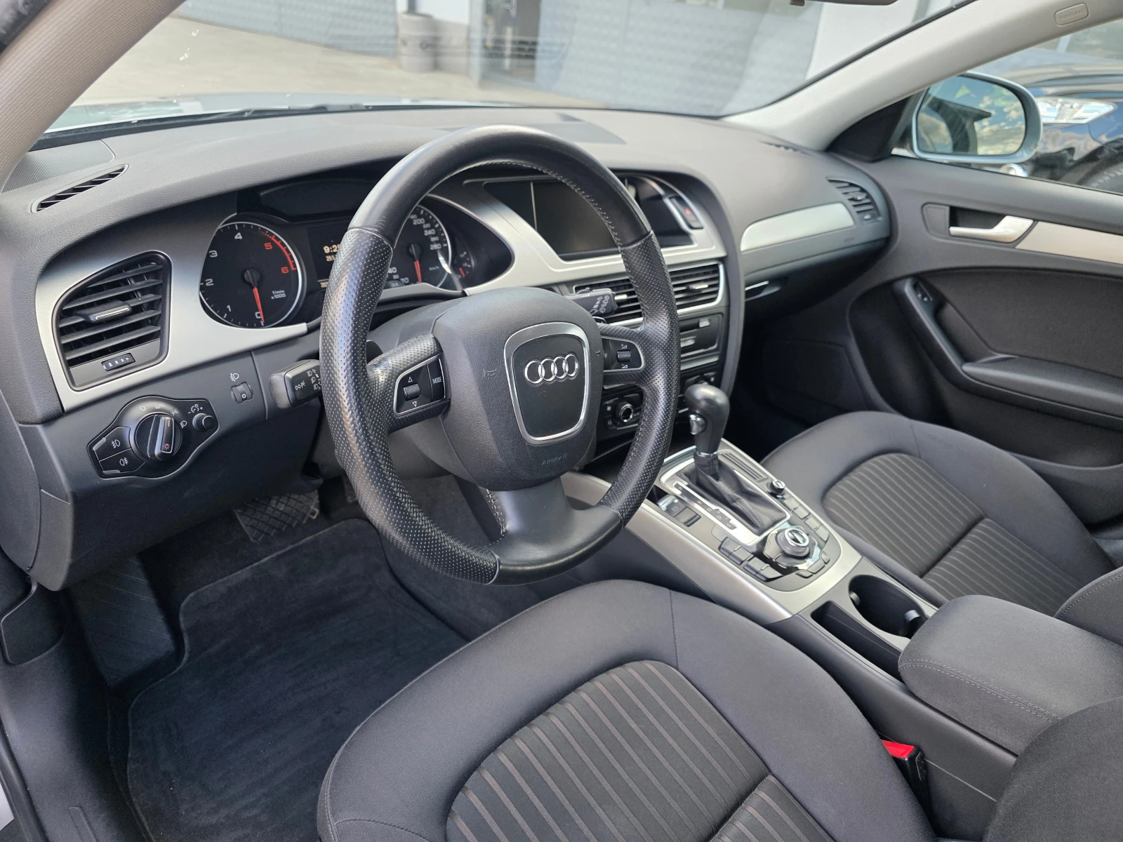 Audi A4 2.0TDI , снимка 13 - Автомобили и джипове - 54304671