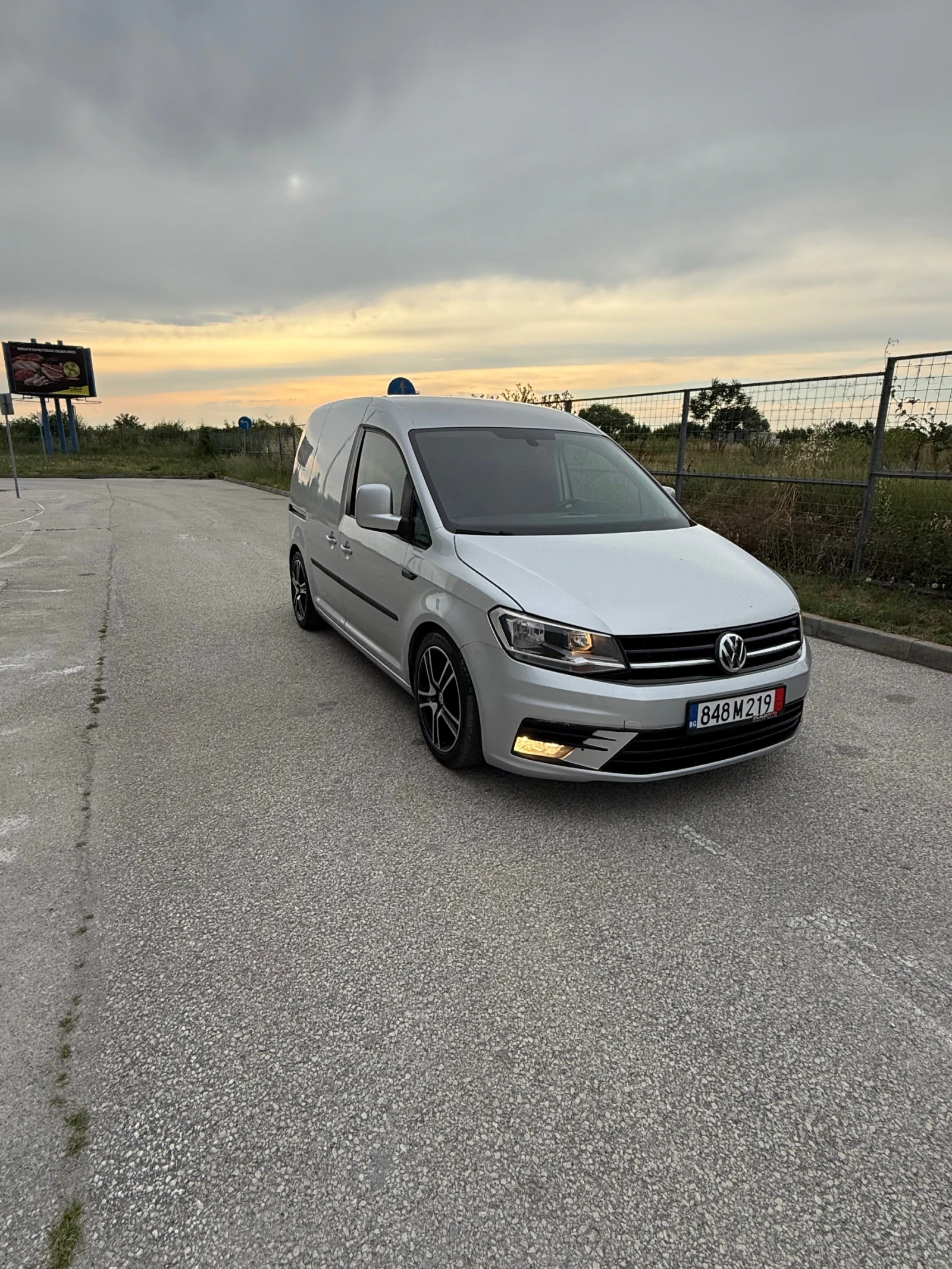 VW Caddy 2.0TDI /// ПЕРФЕКТЕН ///, снимка 3 - Автомобили и джипове - 54947448