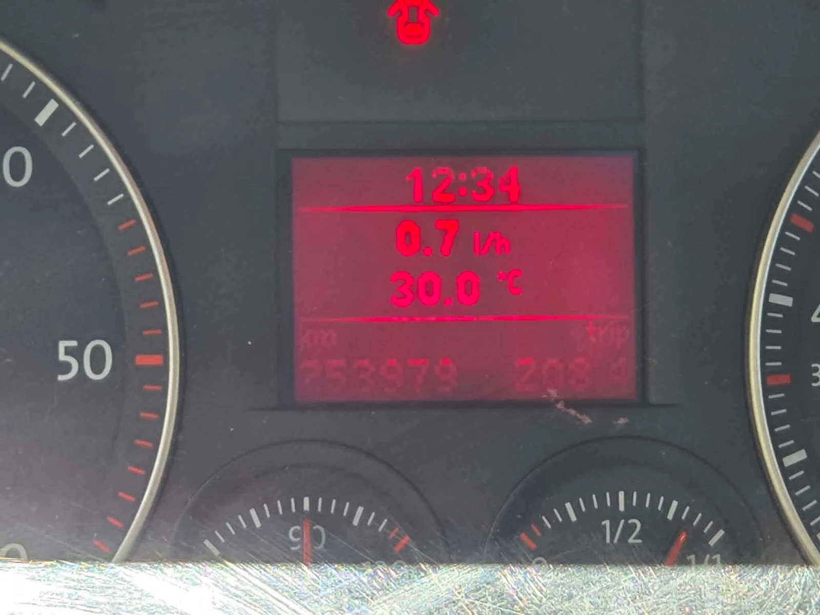 VW Touran 1.9 TDI , снимка 9 - Автомобили и джипове - 55606942