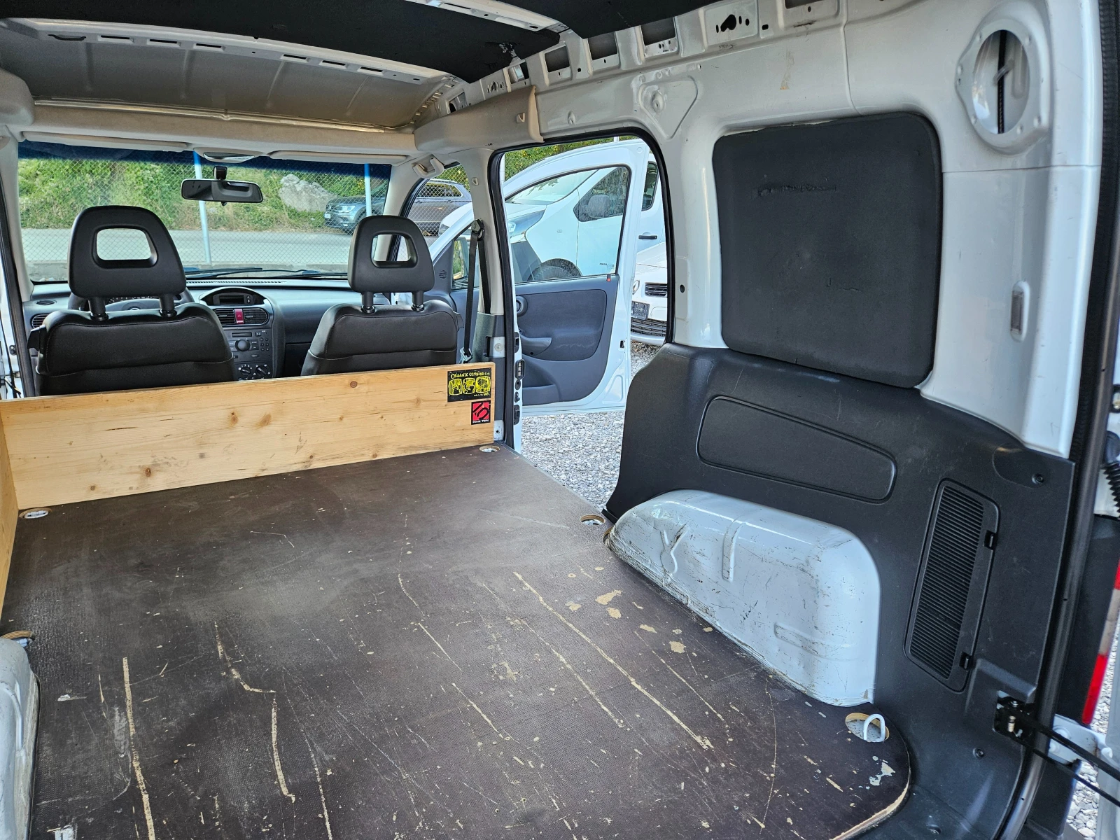 Opel Combo 1.3CDTI, снимка 14 - Автомобили и джипове - 55704035