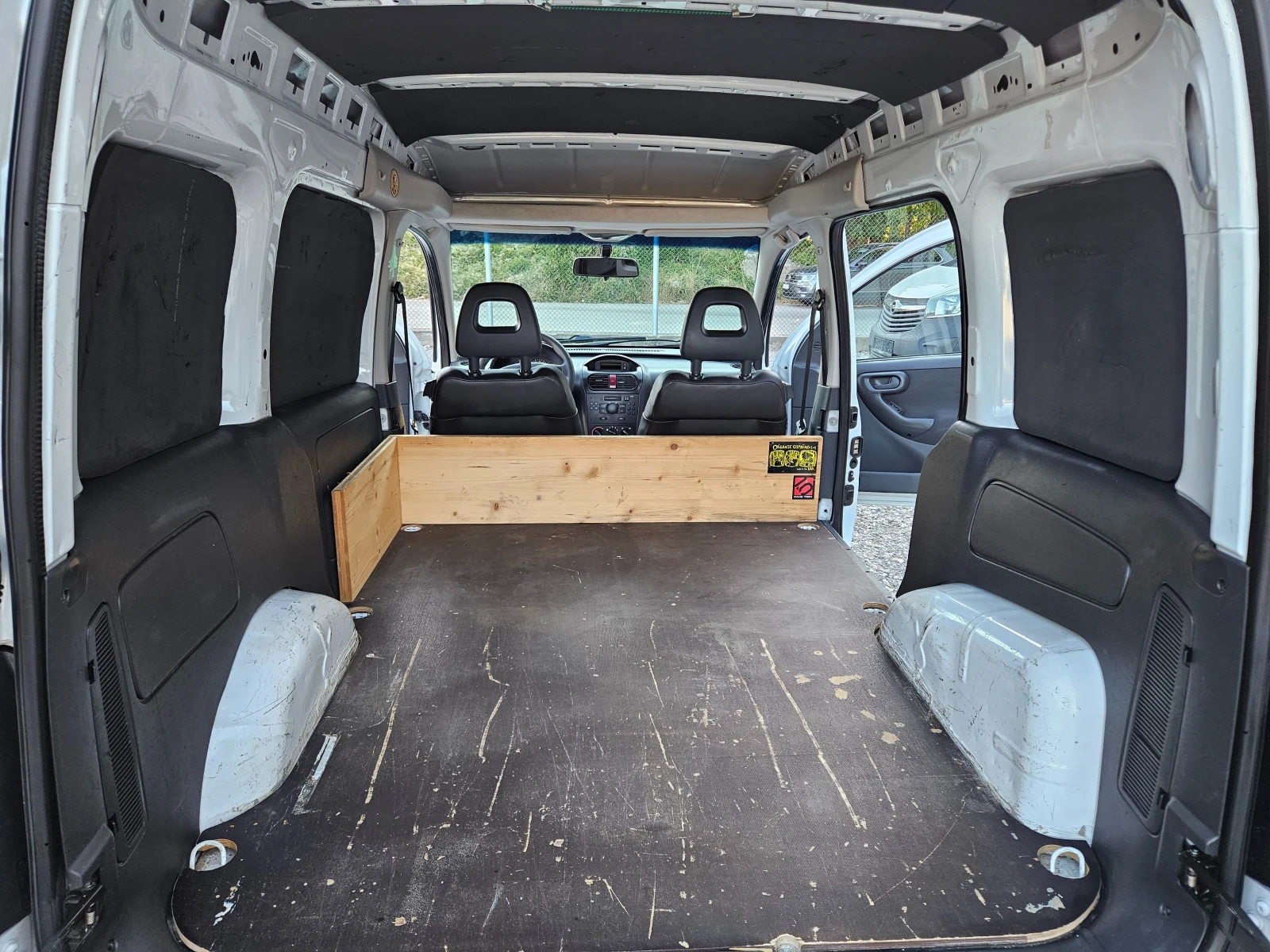 Opel Combo 1.3CDTI, снимка 15 - Автомобили и джипове - 55704035