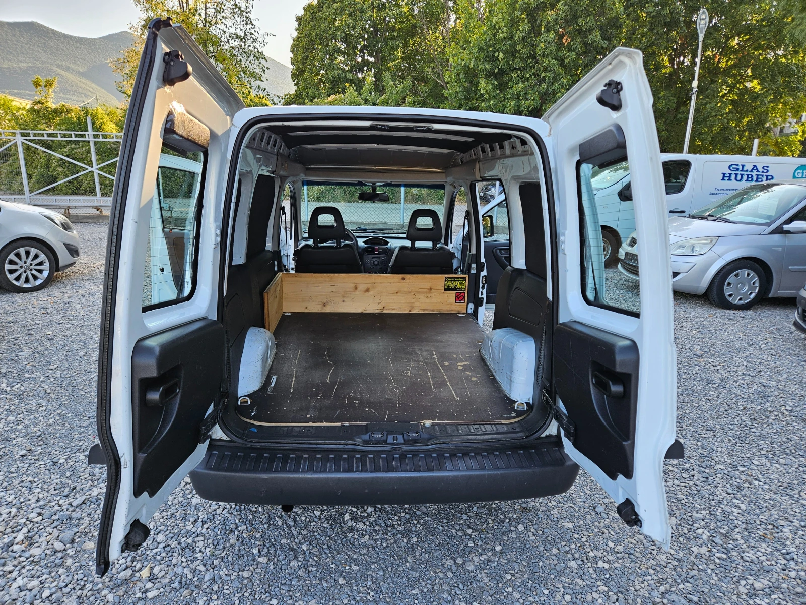 Opel Combo 1.3CDTI, снимка 12 - Автомобили и джипове - 55704035