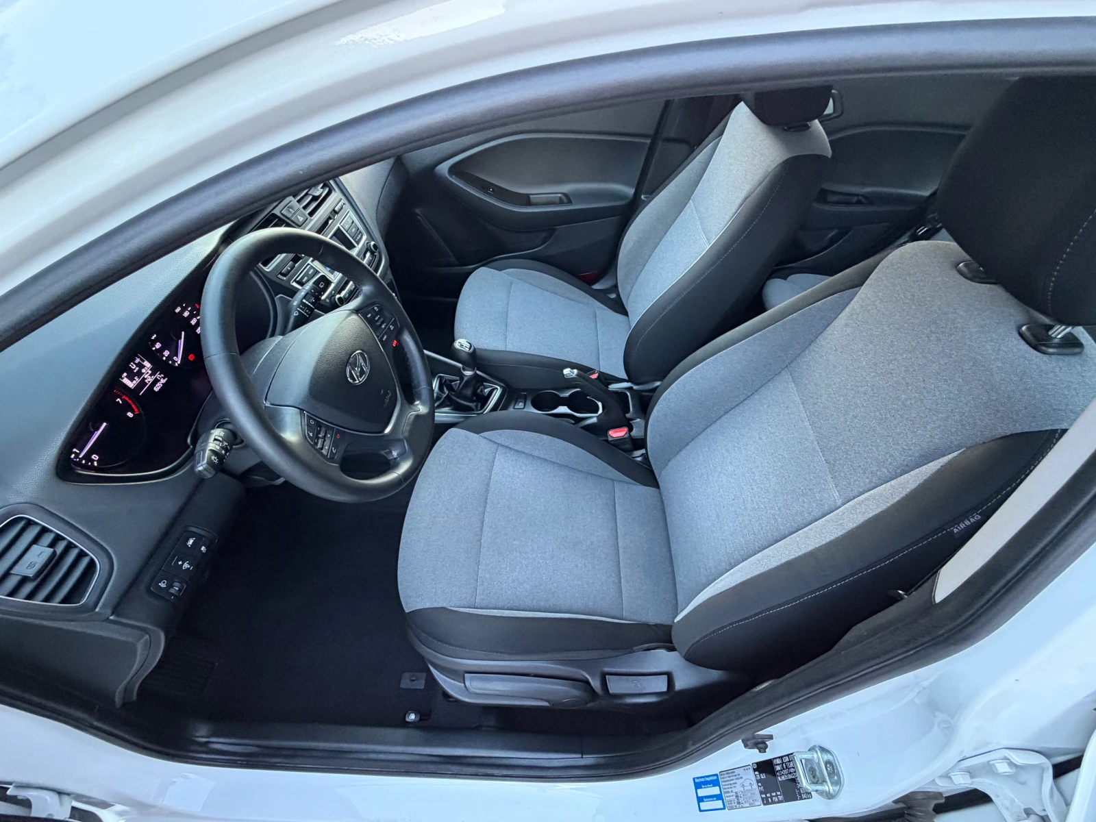 Hyundai I20 1.25Benzin* Comfort* EVRO6, снимка 11 - Автомобили и джипове - 56191373