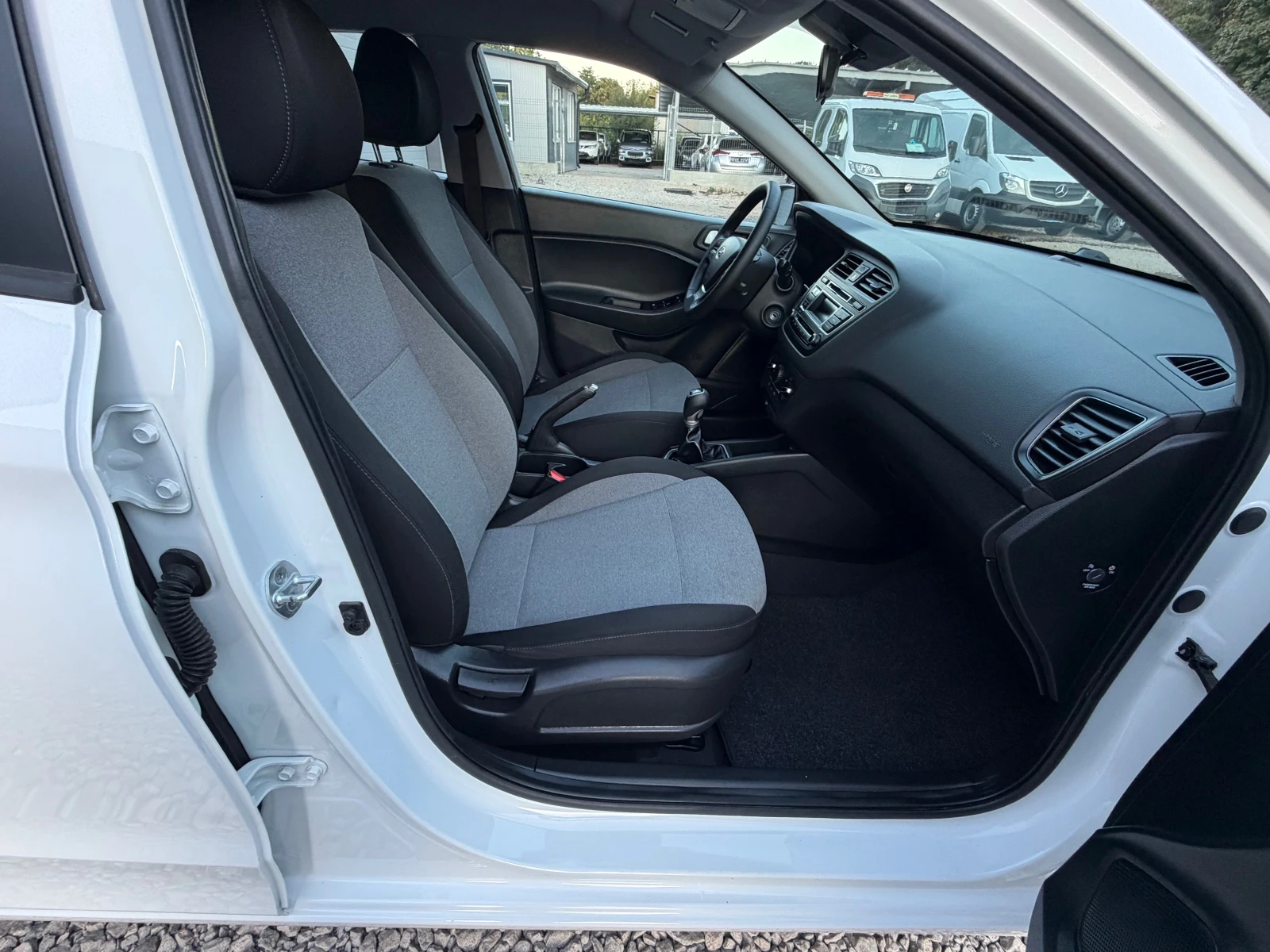 Hyundai I20 1.25Benzin* Comfort* EVRO6, снимка 9 - Автомобили и джипове - 56191373