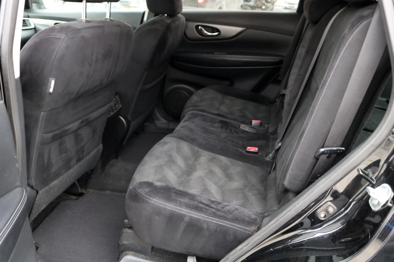 Nissan Rogue SV 2.5 4x4 7 Места, снимка 8 - Автомобили и джипове - 49897900