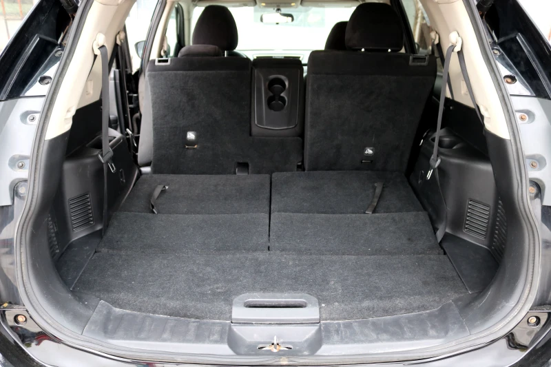 Nissan Rogue SV 2.5 4x4 7 Места, снимка 10 - Автомобили и джипове - 49897900