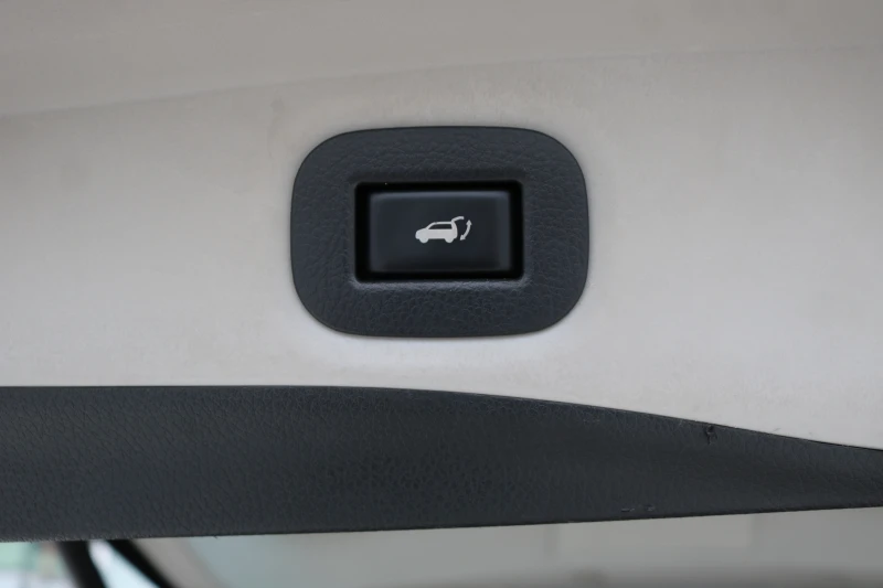 Nissan Rogue SV 2.5 4x4 7 Места, снимка 11 - Автомобили и джипове - 49897900