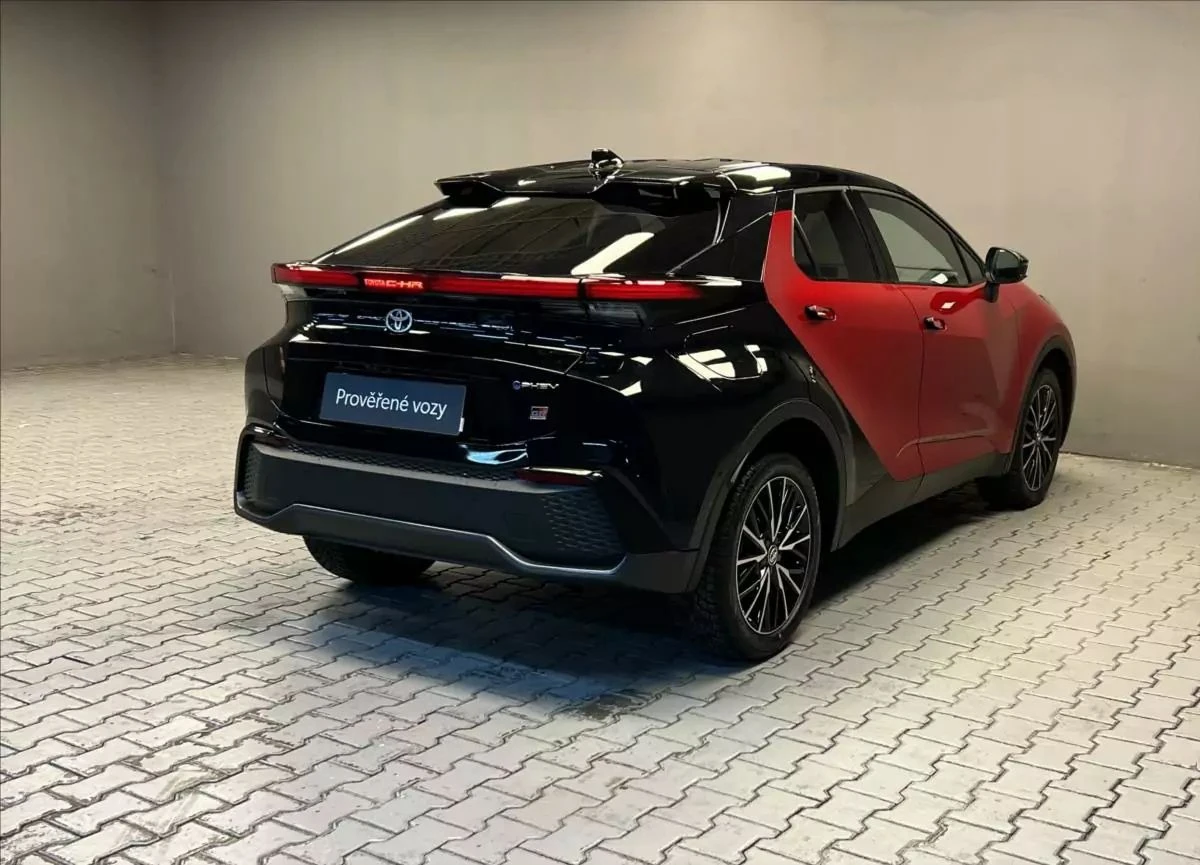Toyota C-HR 2.0 PHEV GR SPORT PREMIERE EDITION - изображение 4