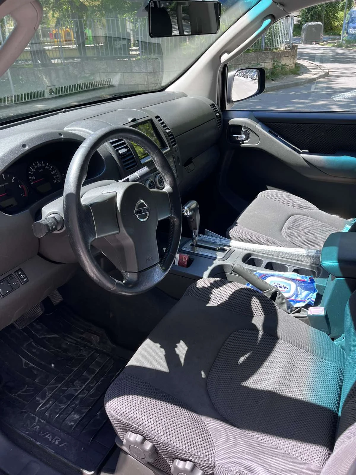 Nissan Navara 2.5 ТD, снимка 6 - Автомобили и джипове - 54821968