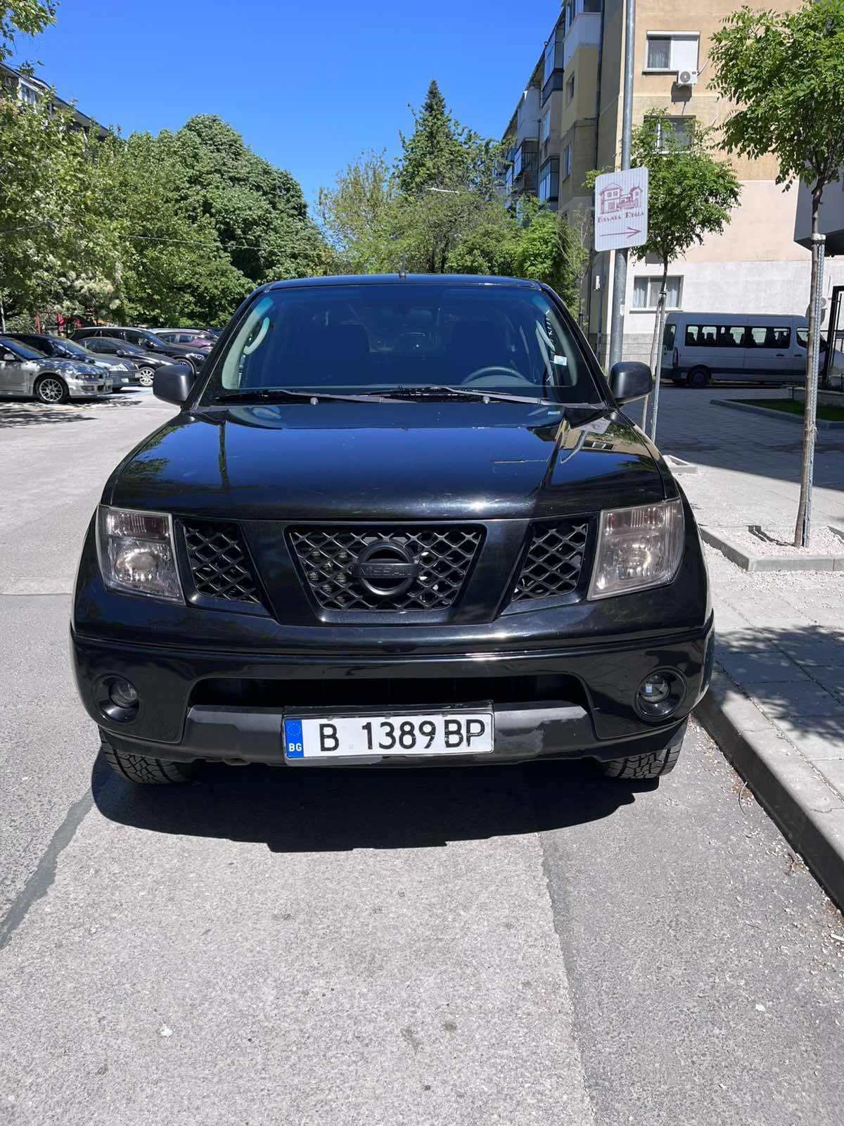 Nissan Navara 2.5 ТD, снимка 2 - Автомобили и джипове - 54821968