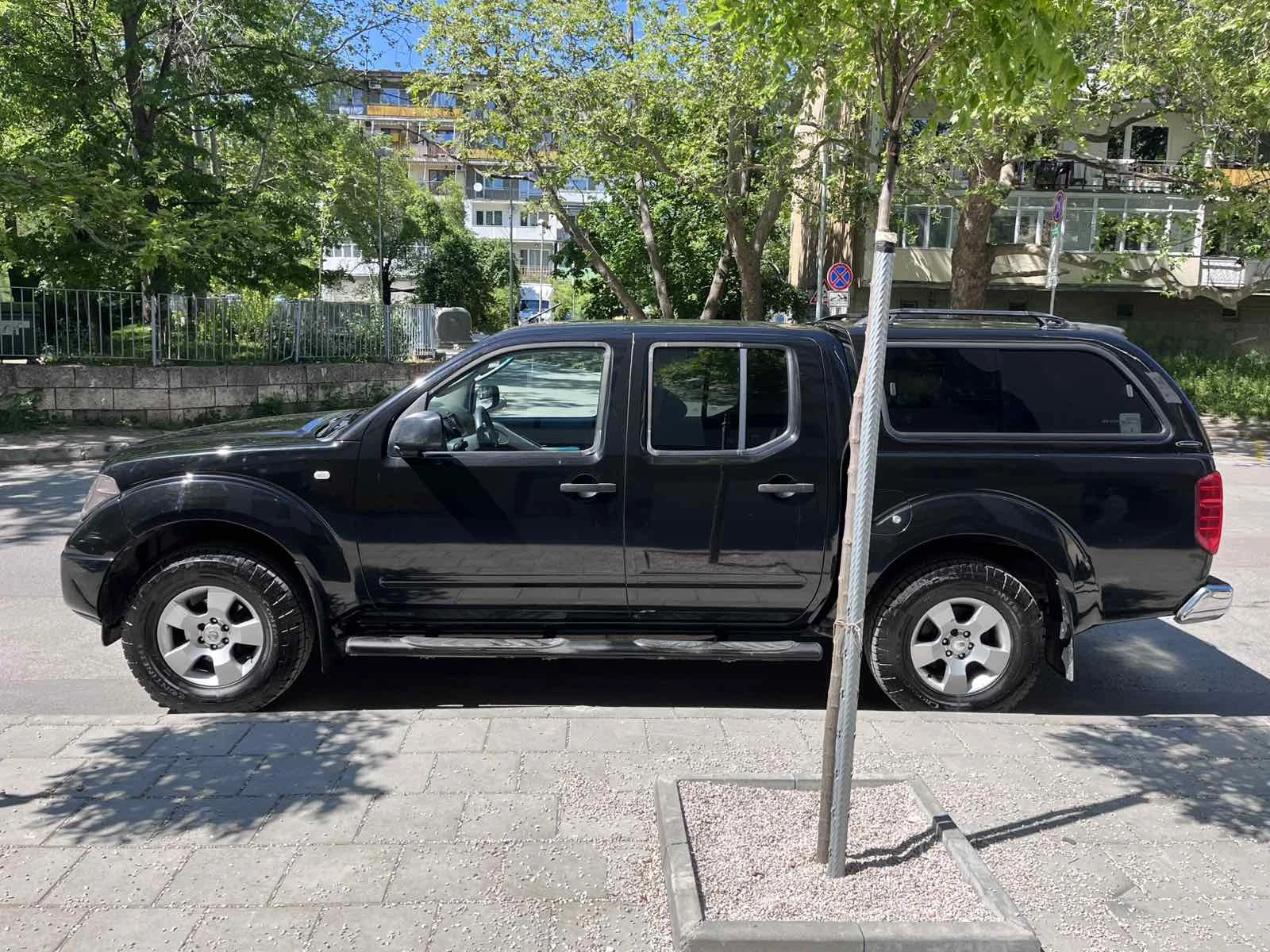 Nissan Navara 2.5 ТD, снимка 3 - Автомобили и джипове - 54821968