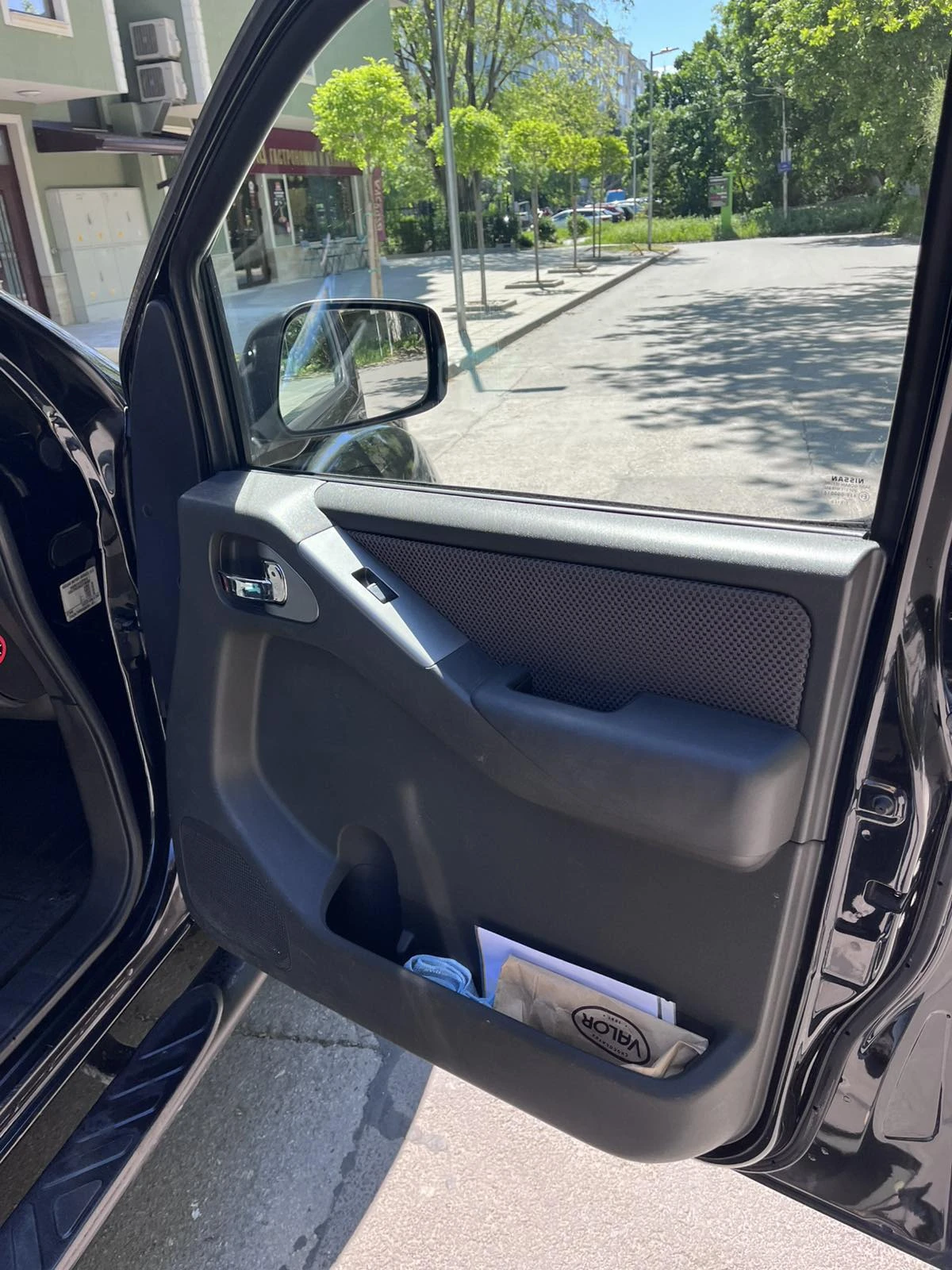 Nissan Navara 2.5 ТD, снимка 7 - Автомобили и джипове - 54821968