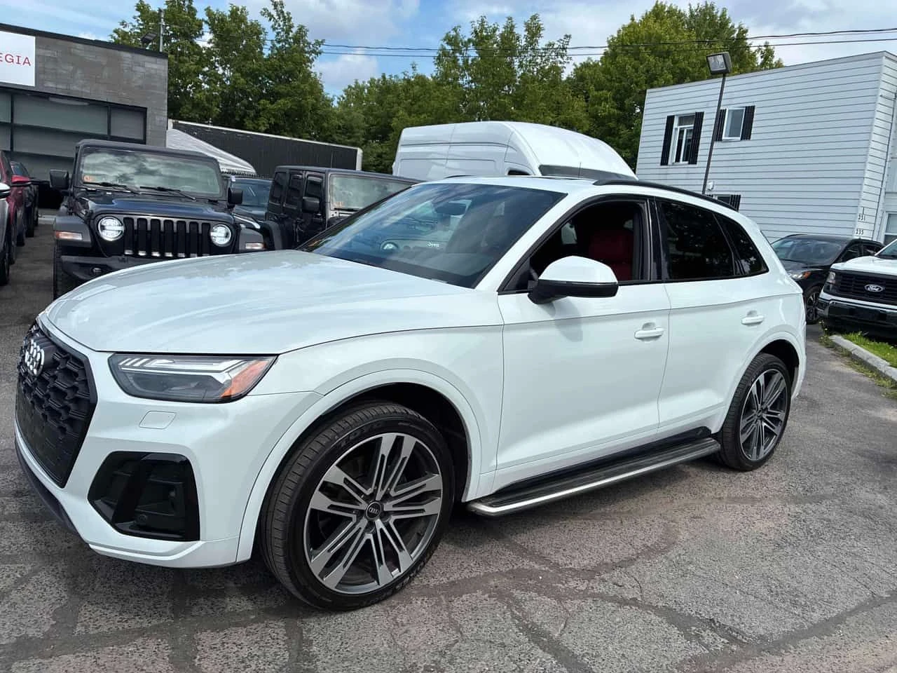 Audi SQ5 Technik | CARFAX | АВТОКРЕДИТ БЕЗ ПЪРВОНАЧАЛНА , снимка 3 - Автомобили и джипове - 55593556
