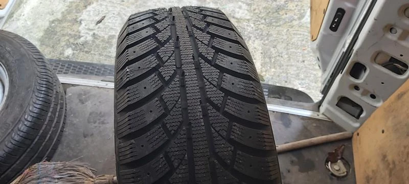 Гуми Зимни 225/60R18, снимка 1 - Гуми и джанти - 35148897