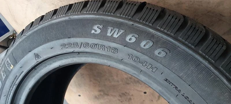 Гуми Зимни 225/60R18, снимка 5 - Гуми и джанти - 35148897