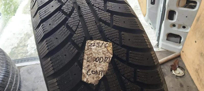 Гуми Зимни 225/60R18, снимка 3 - Гуми и джанти - 35148897