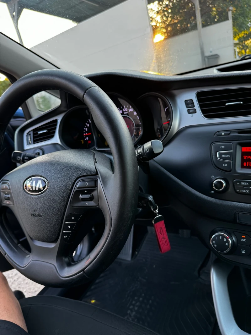 Kia Ceed 1.4 CRDI , снимка 9 - Автомобили и джипове - 47441799