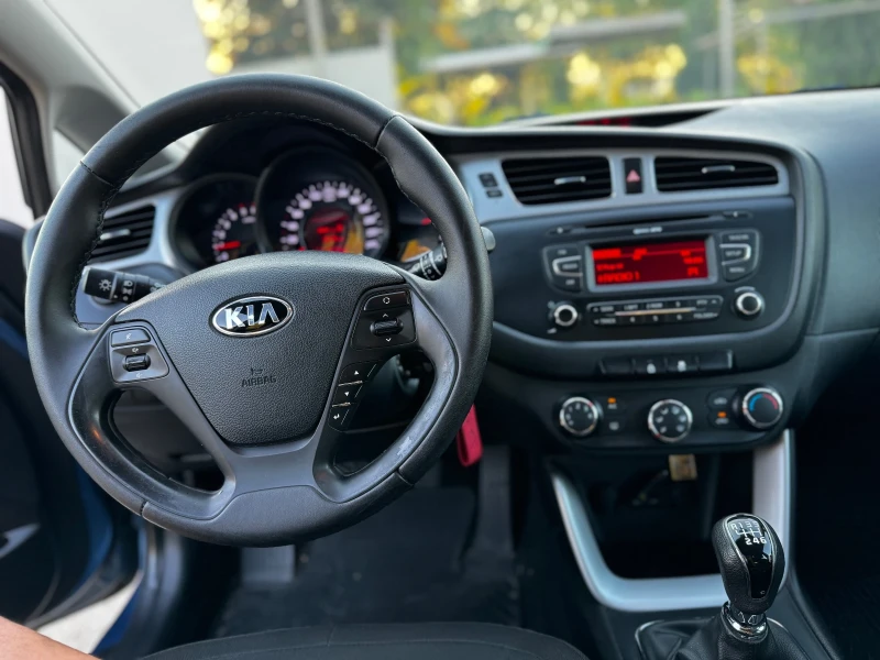 Kia Ceed 1.4 CRDI , снимка 8 - Автомобили и джипове - 47441799