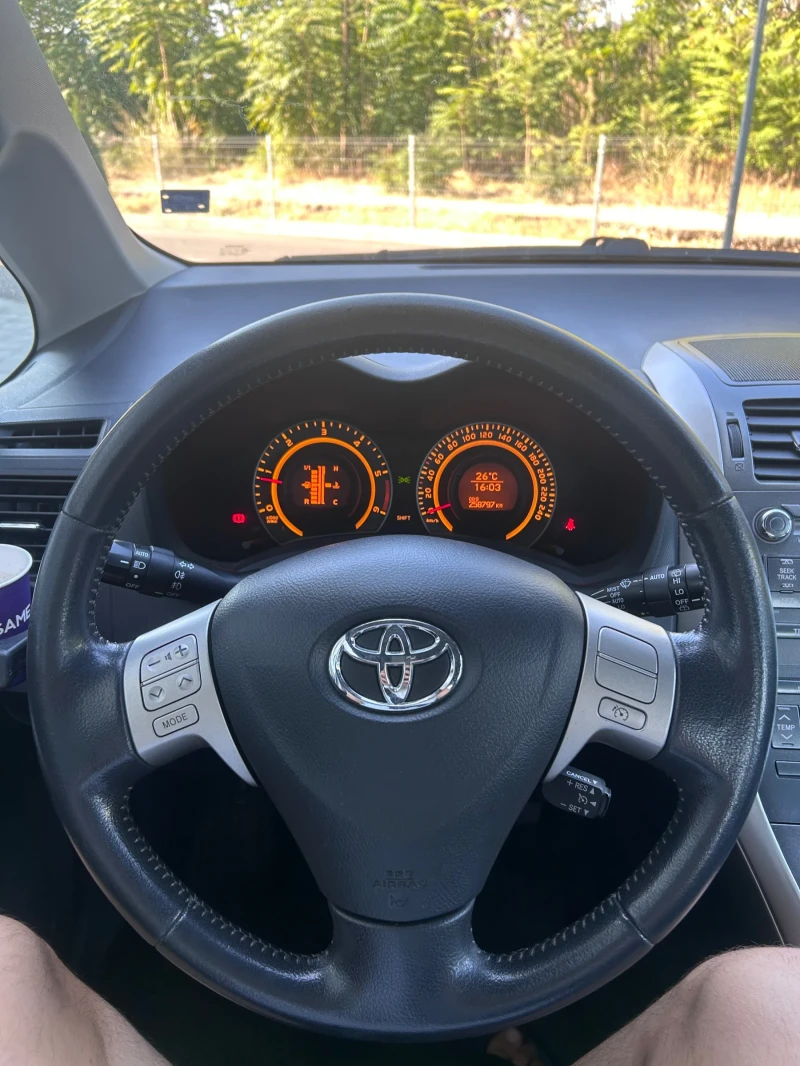 Toyota Auris 2.2 D-CAT 177к.с, снимка 4 - Автомобили и джипове - 47383143