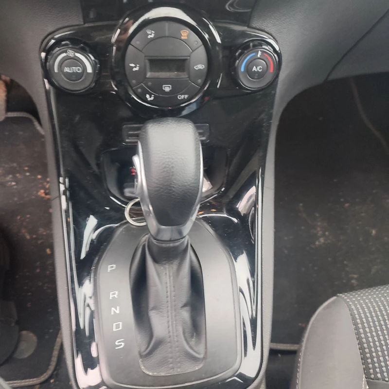 Ford Fiesta 1.0 Ekoboost, снимка 6 - Автомобили и джипове - 52472033