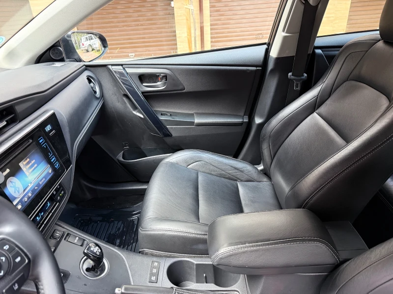 Toyota Auris, снимка 11 - Автомобили и джипове - 52489122