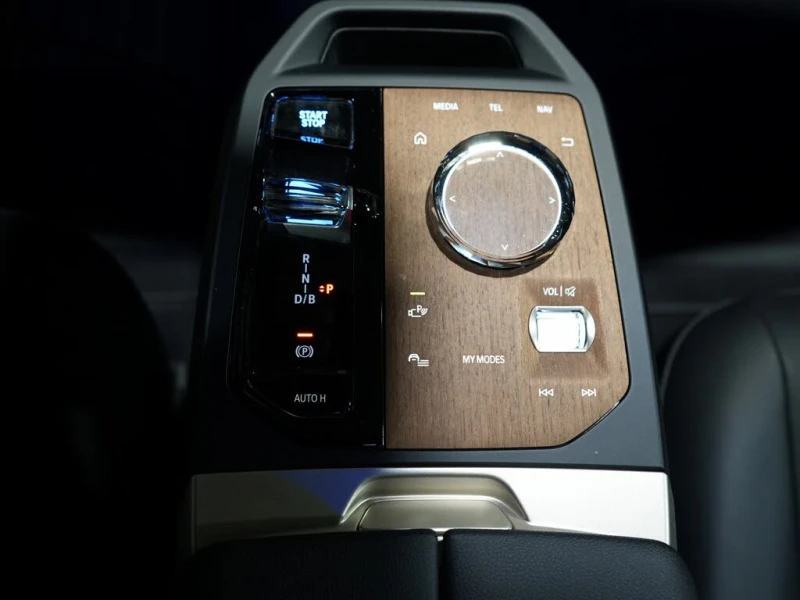 BMW iX * xDRIVE40* АвтоКредит* (ЦЕНА ДО БГ), снимка 8 - Автомобили и джипове - 52512659