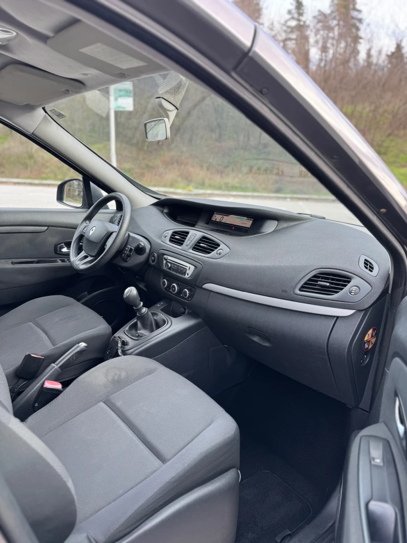 Renault Scenic 1.5 dci, снимка 10 - Автомобили и джипове - 52598957