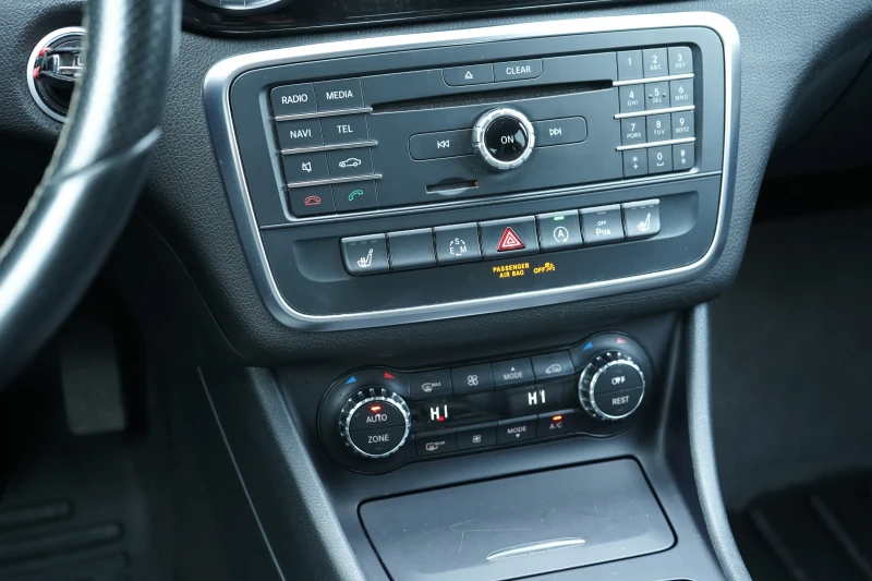 Mercedes-Benz CLA 250 4M* AMG* PANORAMA* CARPLAY, снимка 11 - Автомобили и джипове - 52645592