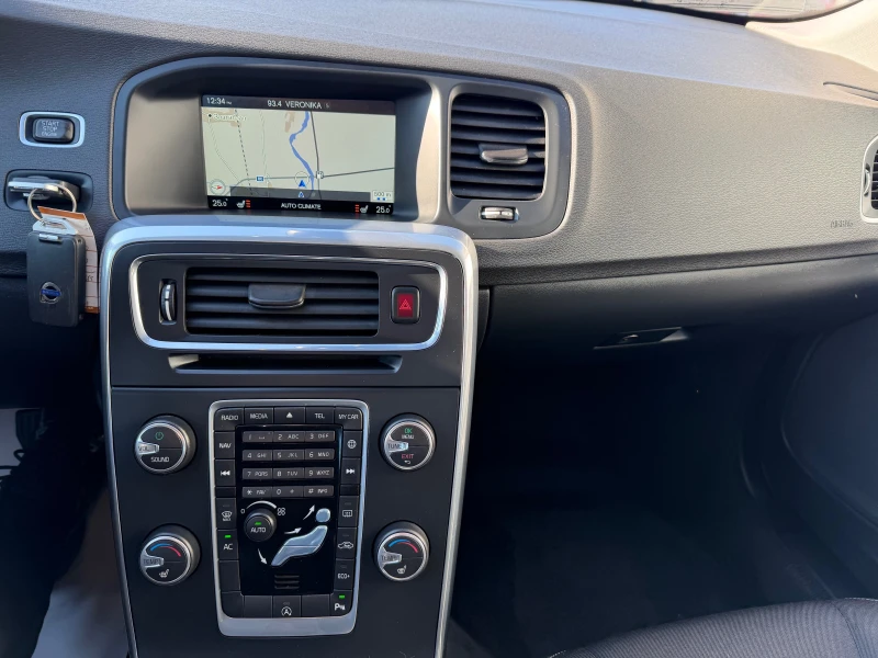 Volvo S60 2.0 D, снимка 15 - Автомобили и джипове - 52910975