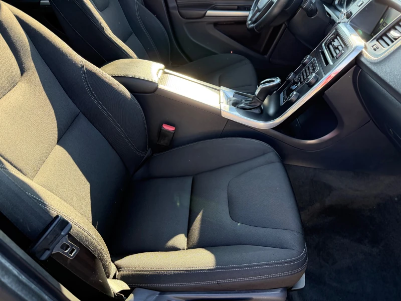 Volvo S60 2.0 D, снимка 11 - Автомобили и джипове - 52910975