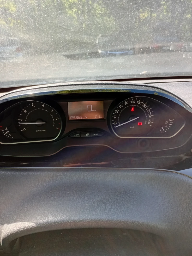 Peugeot 208 1000, снимка 8 - Автомобили и джипове - 53375348