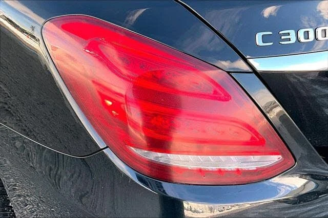 Mercedes-Benz C 300 4 MATIC * CARFAX* * АвтоКредит* (ЦЕНА ДО БГ), снимка 4 - Автомобили и джипове - 53190946