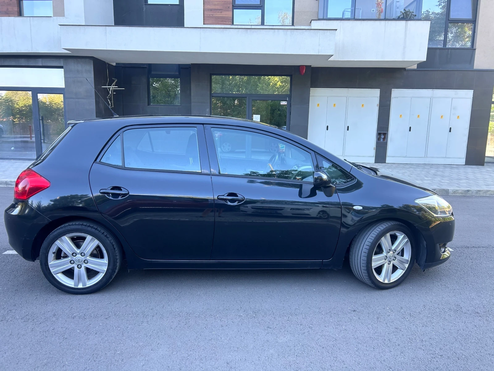 Toyota Auris 2.2 D-CAT 177к.с - изображение 3