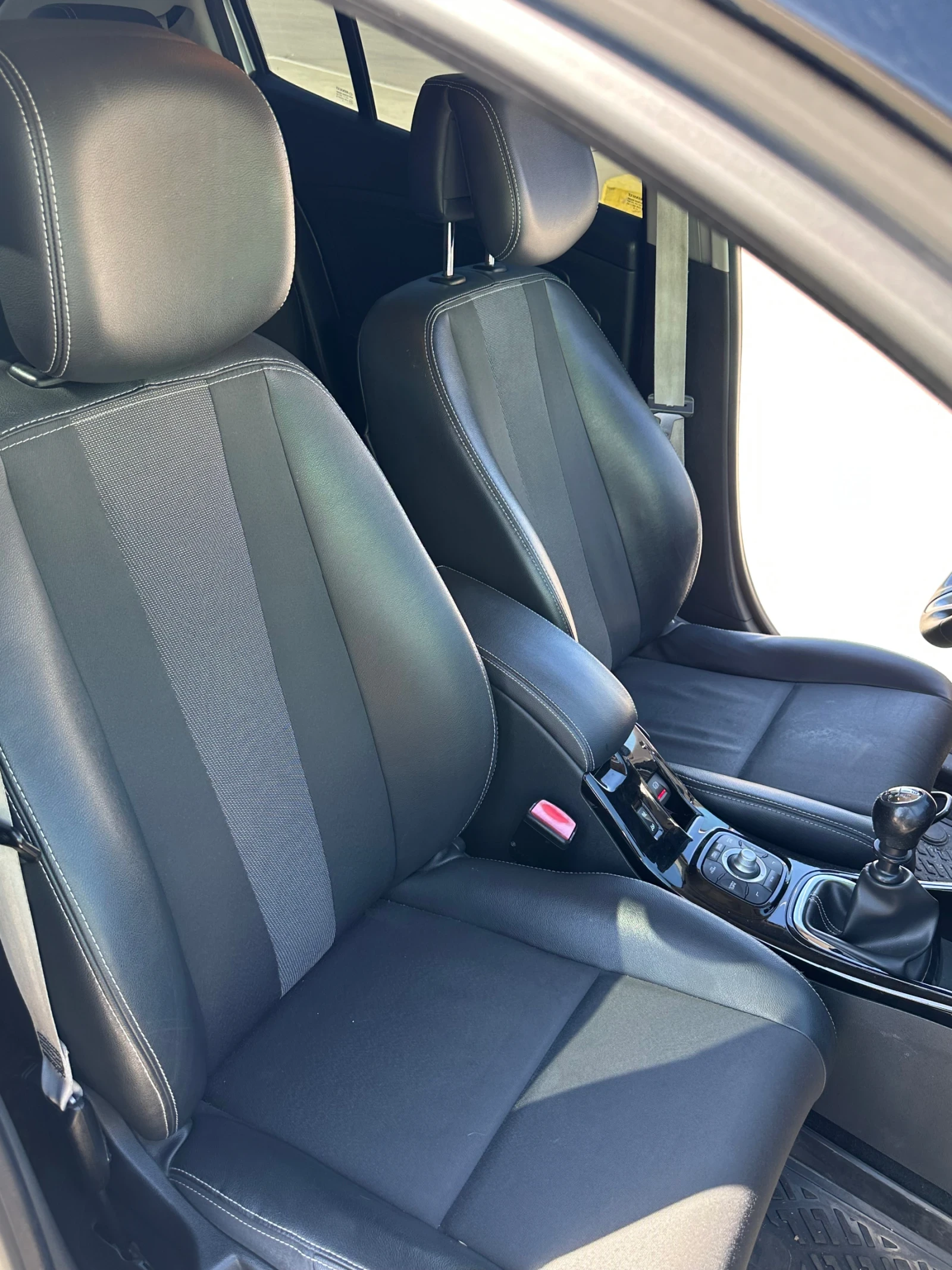 Renault Megane Renault Megane BOSE EDITION / 360 камери /Bitone - изображение 10