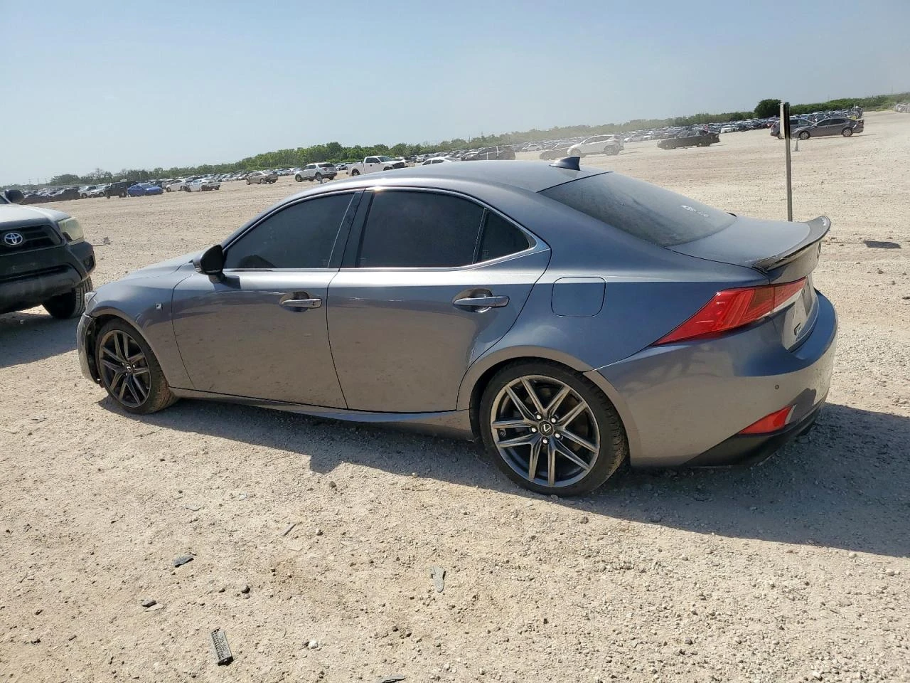 Lexus IS 300  - изображение 2