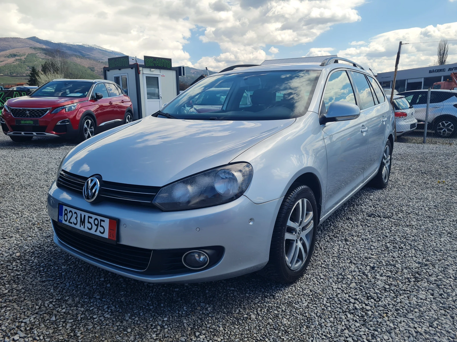 VW Golf Variant 1.6TDI!!ОБСЛУЖЕНА!!, снимка 2 - Автомобили и джипове - 52424645