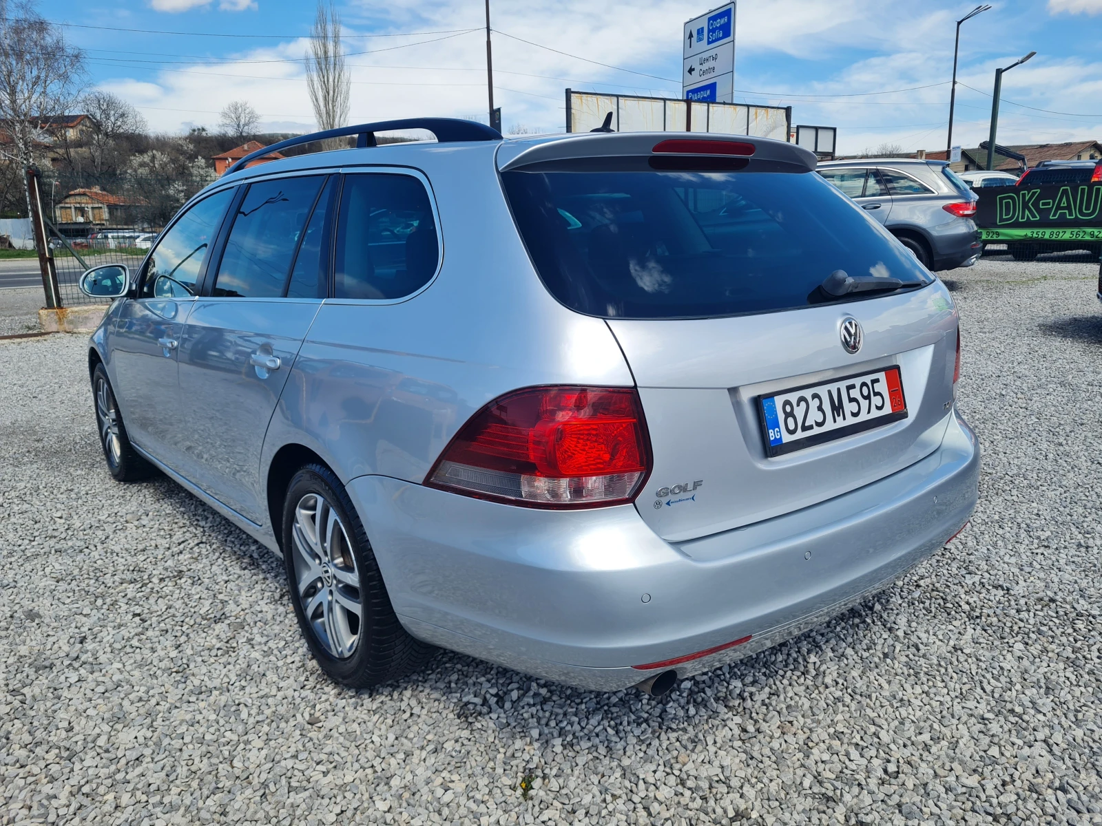 VW Golf Variant 1.6TDI!!ОБСЛУЖЕНА!!, снимка 3 - Автомобили и джипове - 52424645
