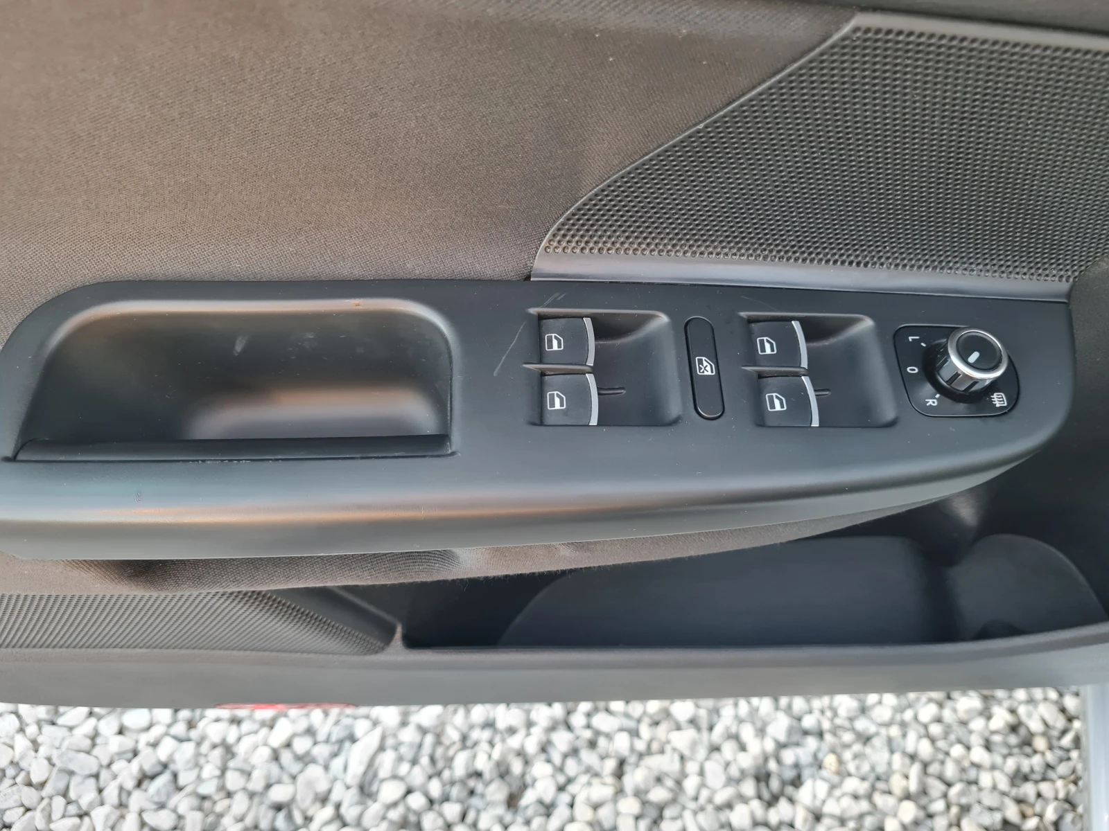 VW Golf Variant 1.6TDI!!ОБСЛУЖЕНА!!, снимка 14 - Автомобили и джипове - 52424645