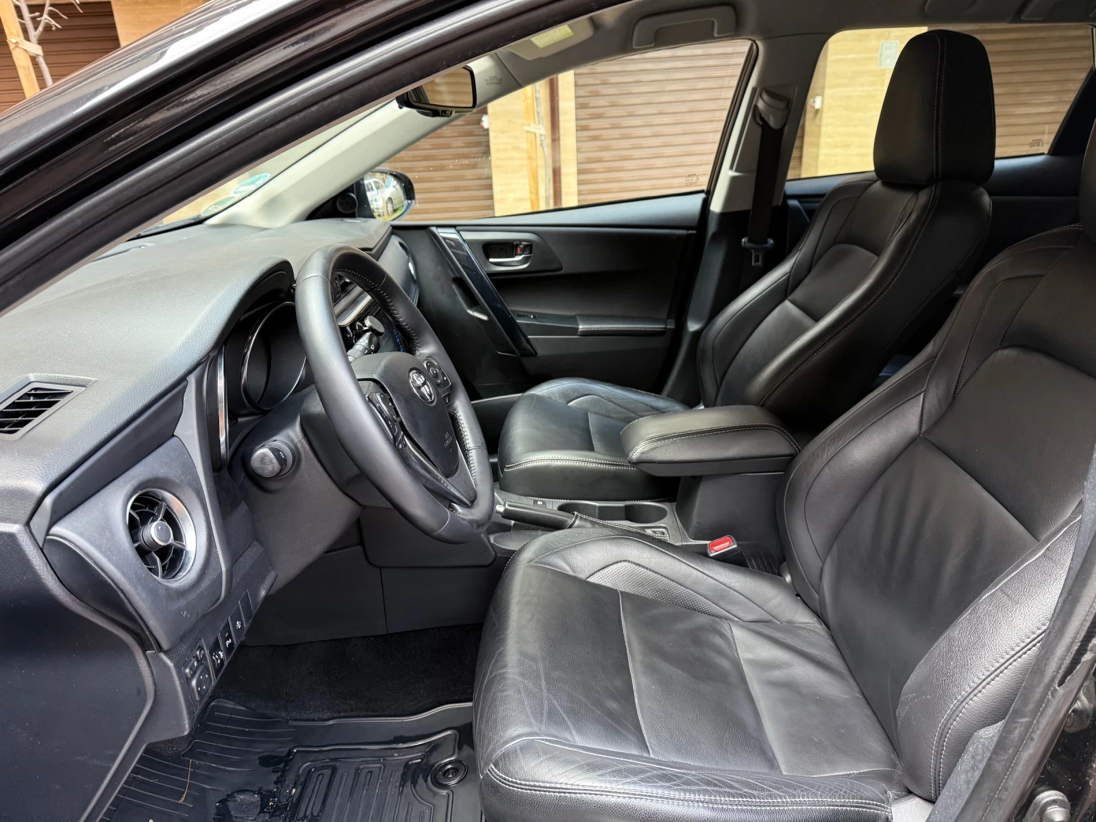 Toyota Auris  - изображение 10