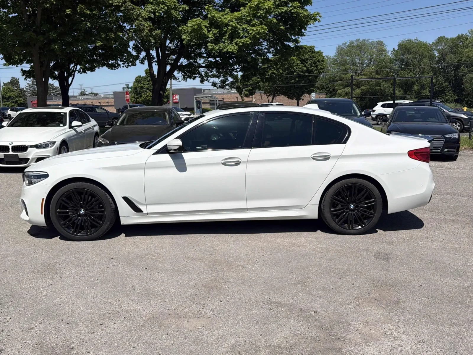 BMW 540 M Sport* H/K * Масаж * Обдухване * 360 * Автокреди, снимка 2 - Автомобили и джипове - 54862346