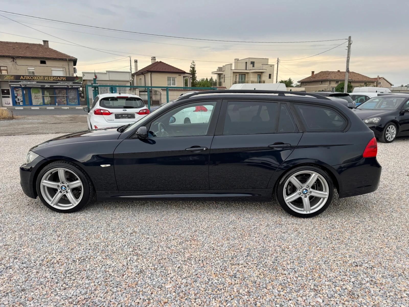 BMW 320 M-PACK* NAVI* RECARO* TOP, снимка 2 - Автомобили и джипове - 54947065