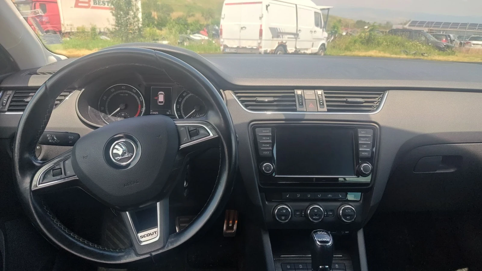 Skoda Octavia Scout 4x4 DSG TSI, снимка 17 - Автомобили и джипове - 55593337