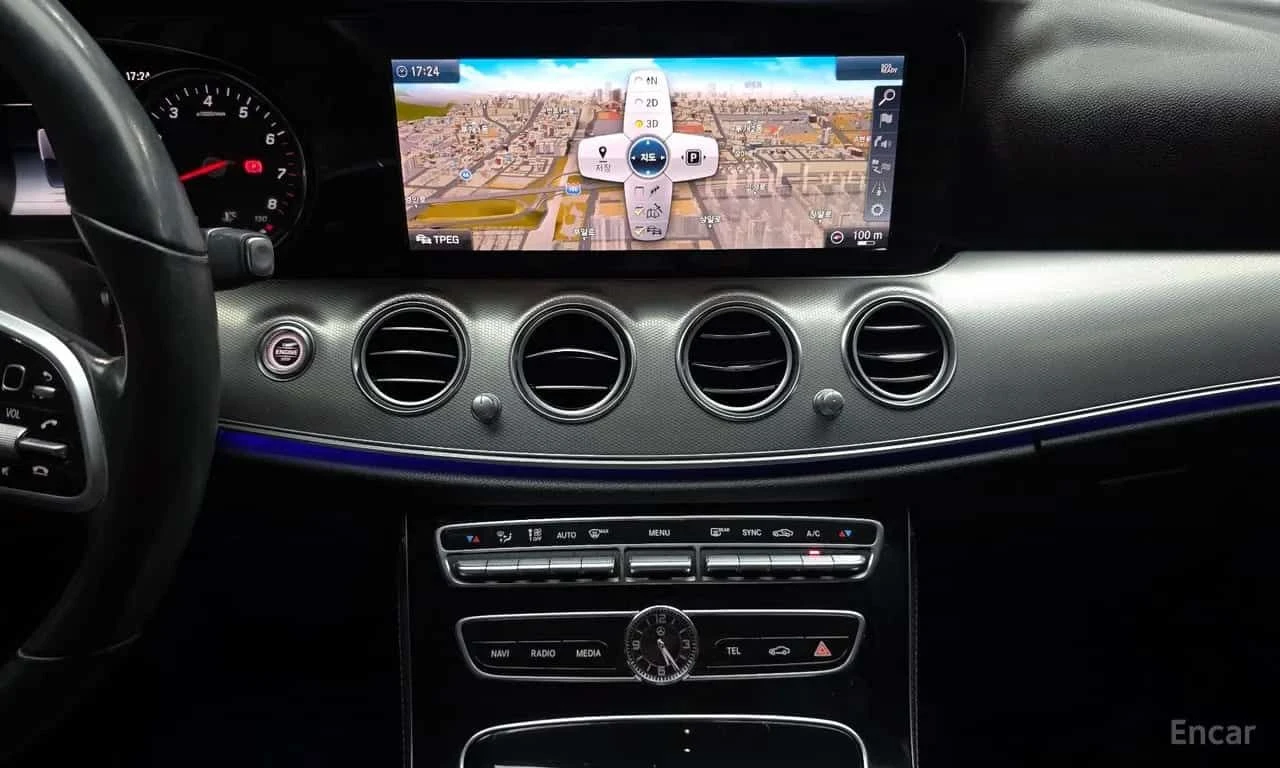 Mercedes-Benz E 300 * 2 КЛЮЧА * ЦЕНА ДО БЪЛГАРИЯ, снимка 15 - Автомобили и джипове - 55596363