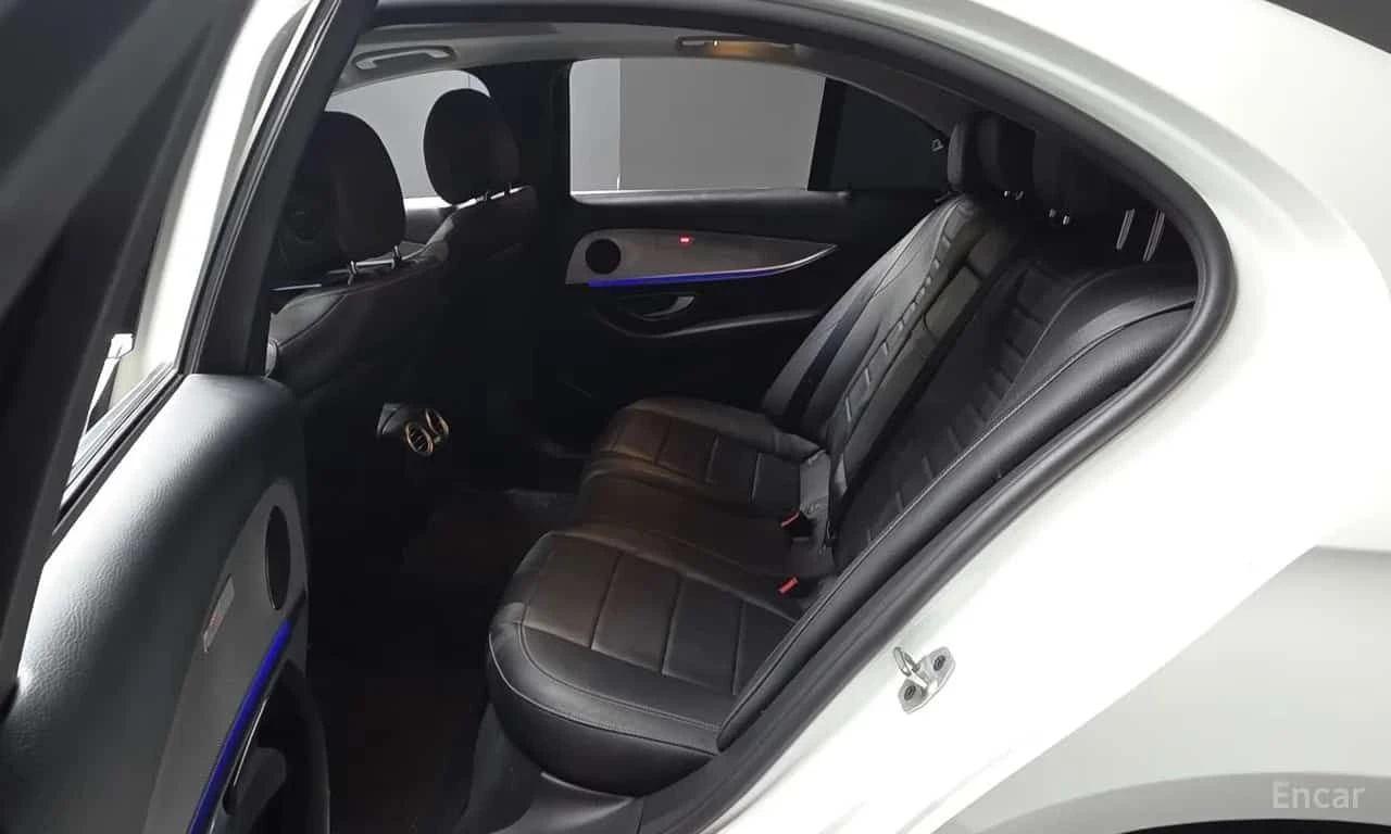 Mercedes-Benz E 300 * 2 КЛЮЧА * ЦЕНА ДО БЪЛГАРИЯ, снимка 11 - Автомобили и джипове - 55596363