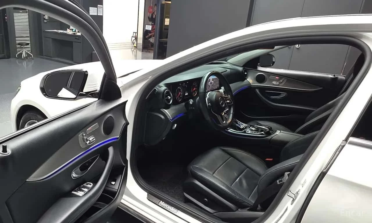 Mercedes-Benz E 300 * 2 КЛЮЧА * ЦЕНА ДО БЪЛГАРИЯ, снимка 10 - Автомобили и джипове - 55596363