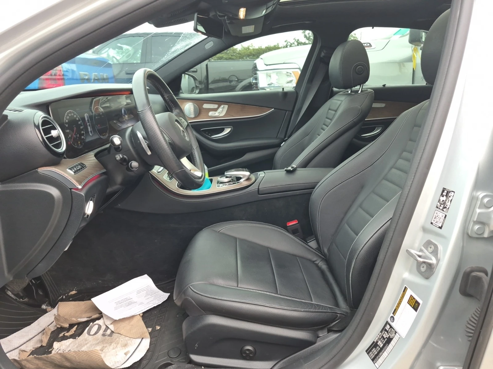 Mercedes-Benz E 400 4MATIC * AMG * ПАНОРАМА * CARFAX * , снимка 5 - Автомобили и джипове - 55617631